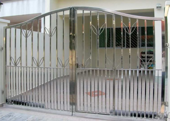 Chiny Gładka powierzchnia ze stali nierdzewnej drzwi bezpieczeństwa, nowoczesne stalowe drzwi przednie z logo na tabliczce znamionowej dostawca